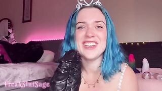 Princess gets her asshole gapped by anal machine toy