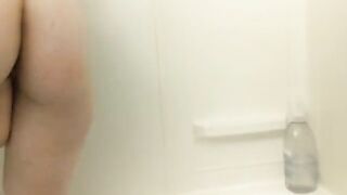 Short emo shower with Eelet and a massive dildo, because why not?