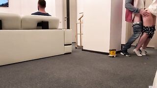 A delivery guy got his dick sucked by a cheating wife
