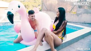 The guy with the big dick fucks Andreina Deluxe at the pool