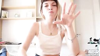 Does cock size matter? Find out in this hot tutorial with a pornstar