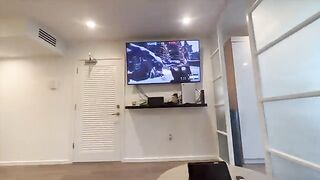 Babe doesn’t let her boyfriend finish the game and fucks him