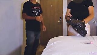 I ordered a delivery and the boy gave me his cock, the sucker suck it
