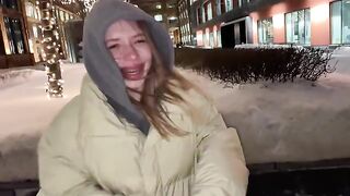 Babe went out for a walk and met a guy who offered to pay for sex
