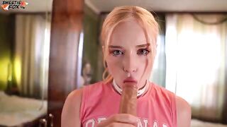 A beauty was fucked through a hole in her jeans and received a cumshot in her mouth