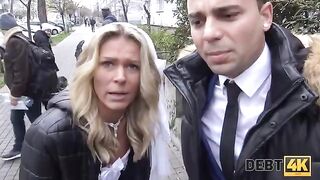 The blonde is having sex with a collector before her wedding