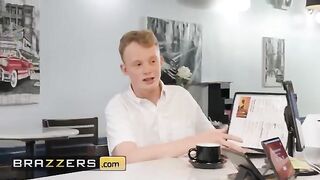 Bored waitress Syren De Mer gets fucked to earn extra tips