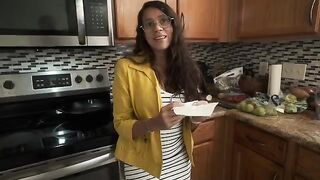 My stepmom's big ass splashes me with her squirting pussy in the kitchen