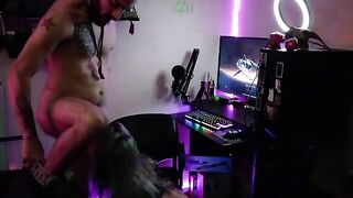 The cute gamer girl was fucked during the game session
