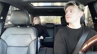 The hot blondie pays for the taxi ride with her mouth