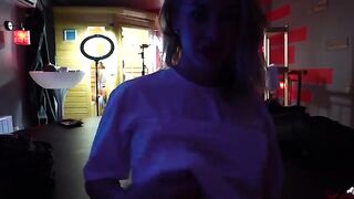 Behind the scene with Wet Kelly - Masturbating while watching actors play