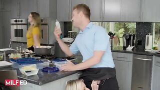 A lucky dude gets a taste of the hottest housewife’s essence in HD