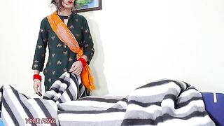 An Indian maid saw my dick through the blanket and was amazed