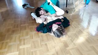 A guy fucked his girlfriend on the floor, she squirted and got a huge cumshot