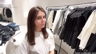 A girl cheated on her boyfriend right in the fitting room of a shopping mall