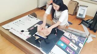 The stepsister got a cumshot in the ass through a box hole