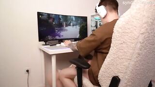 Babe decided to distract her man with a blowjob and anal surprise
