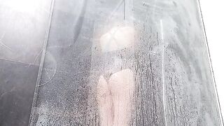 Finger-fucking sweet wet pussy in the shower