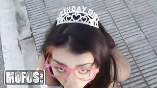 Jordi El Nino Polla surprises Kitty Love with street gift