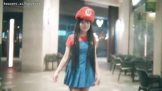 The exhibitionist adventure of Super Mario Bros at the cinema