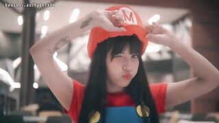 The exhibitionist adventure of Super Mario Bros at the cinema