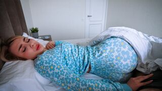 A step mom can be a real slut when she wants to wake someone up