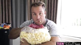 Learn how to pick up girls like the stunning Skylar Vox with Chad