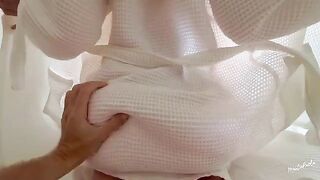 I shake my juicy ass for my stepbrother to seduce him