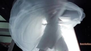 A bride found a dress and had sex with her groom