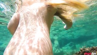 Underwater anal sex with blonde babe JessiJek on the beach