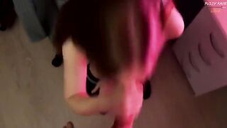A hot chick seduced her roommate by showing her legs
