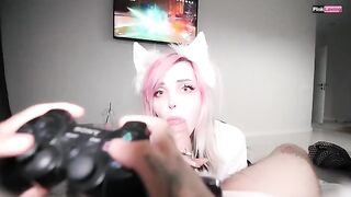 The guy played Genshin Impact while fucking a pretty babe