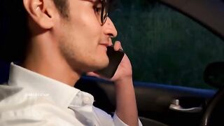 The fiancée of the driver has an affair in the taxi