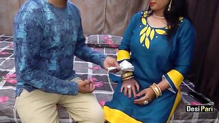 Desi Pari aunty gets banged for money with clear Hindi audio