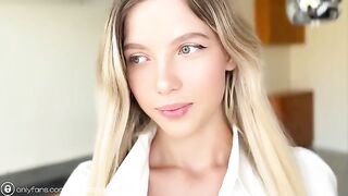 I rewarded my hot student-neighbor with cum after seeing her naked on the phone
