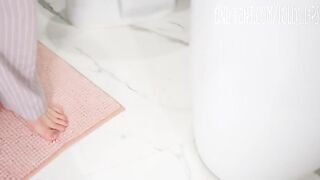 The plumber came to clean the pipes and had sex with a juicy client