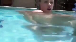 Girl inserted dildo into her ass while swimming in the pool