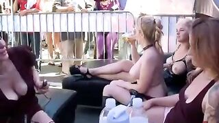Sex extreme on the roof of an abandoned building, a daring act