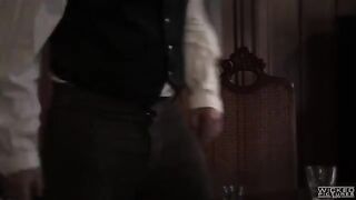 Babe met a guy in the bar and went to his place to fuck