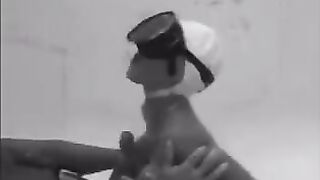 During the diving, she gave an aqualangist a blowjob underwater