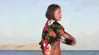 A girl shows the member when she is naked on the beach