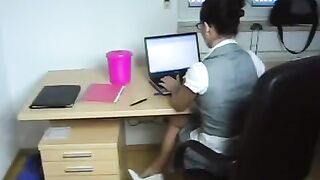 The young secretary got fucked by her boss directly in the workplace