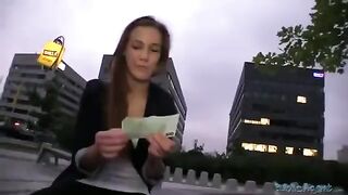 A beautiful woman was fucked on the city streets