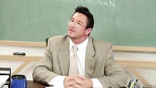 A student girl got a good mark thanks to her teacher's excellent blowjob