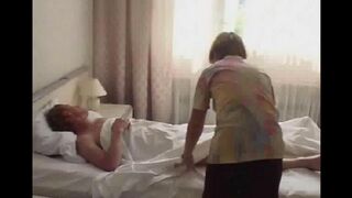 The daughter pulled her dad's cock when he was sleeping