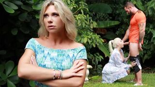 A hot blonde made a blowjob right in the street for fun
