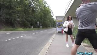A passenger got into the taxi and agreed to a special deal