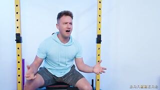 The guy has sex with pretty babe with big tits in gym locker room