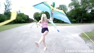 A girl can’t resist sex right in the middle of nature
