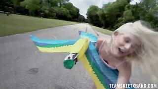 A girl can’t resist sex right in the middle of nature